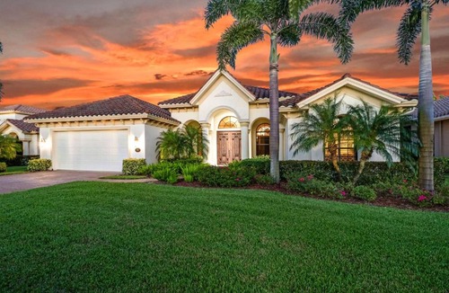 Central Naples House | Naples Starfish House - Upscale weekly rentals