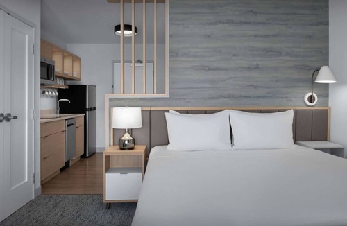 Biggar Hotel | Near Airport & Beaches with Pool, Free Breakfast & Parking