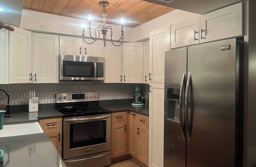 Oldsmar House | Near Clearwater Tampa Serene 3-bedroom house with Hot Tub in charming Oldsmar