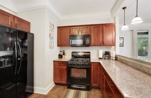 Arabi House | NEAR FRENCH QUARTER - 4 Bdrm Home - LOW RATES! - Safest Neighborhood.