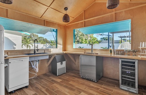 Bradenton House | Near IMG & AMI! Sleeps 10 Heated Pool Pickleball Tiki Bar Luxury Home