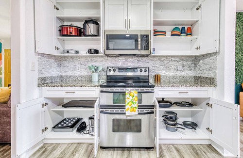 Bayshore Gardens House | Near IMG! Fun 4BR Pool, Mini Golf, Arcade Games, Fire Pit, Beach Fun!