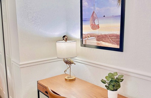 Bayshore Gardens House | Near IMG! Fun 4BR Pool, Mini Golf, Arcade Games, Fire Pit, Beach Fun!