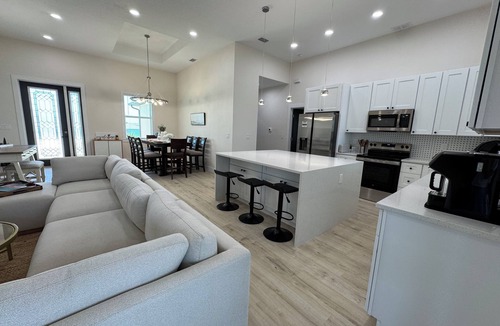 Oakland Hills House | New! 2025-built House 4-bedroom 2-bath. 15-20 min to the Beach. Lanai+Game Room