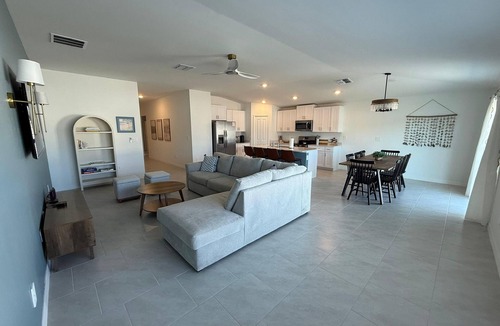 Rotonda Lakes House | New 2026 4 BDR Cozy Home near Beach, golf course and with Jacuzzi