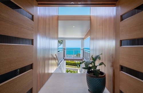 Airlie Beach House | New 3 bed 3.5 bath home in Airlie Beach with breath taking Whitsunday Views