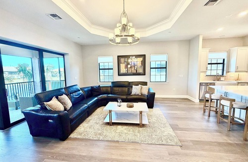 Naples House | New 3 Bedrooms Plus Den, and 3 Baths Townhome. Booking with 30 day min, at Naple