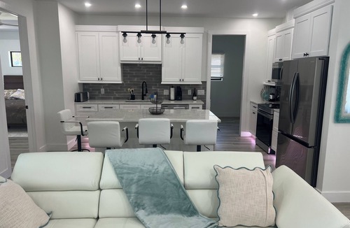 Venice Gardens House | New 3BR Home w/Private Pool 12 Min to Venice Beach Modern & Spacious