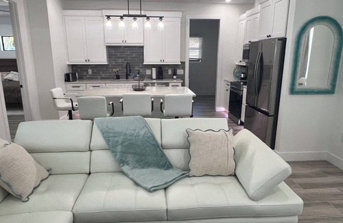Venice Gardens House | New 3BR Home w/Private Pool 12 Min to Venice Beach Modern & Spacious