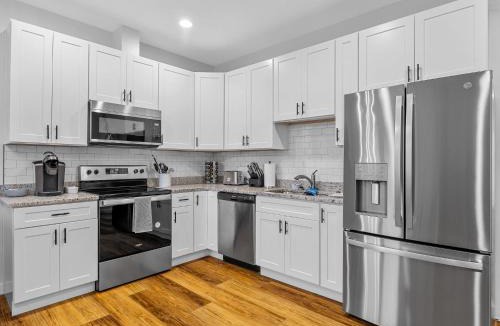 Boiling Springs House | New build duplex-sleeps 6! Pet friendly!