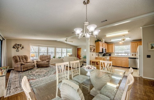 Jacarandas House | NEW listing. Beautiful 2-bedroom home near hospitals, shopping - entertainment.