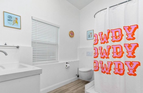 Bradenton Villa | New LUX Tropical Oasis, 2BR 4 Bed, 150-Inch Theater Heated Salt Water Pool