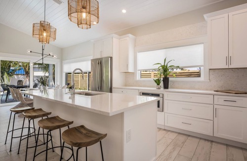 Anna Maria House | New Luxury-Professionally Decorated Home Pool/Spa 5 Minute walk to AMI ocean