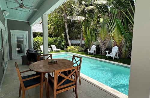 Anna Maria House | New Luxury-Professionally Decorated Home Pool/Spa 5 Minute walk to AMI ocean