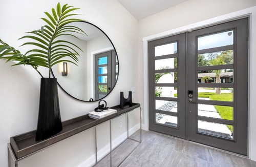 South Sarasota House | New modern home with salt water heated pool located minutes from SiestaKey Beach