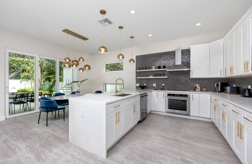 South Sarasota House | New modern home with salt water heated pool located minutes from SiestaKey Beach