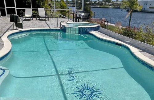 Cape Coral House | New Pool & Spa Great Views Wide SaltwaterCanal Kids-Friendly 3King+Guest Queen