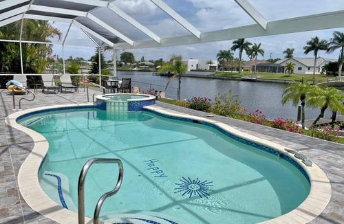 Cape Coral House | New Pool & Spa Great Views Wide SaltwaterCanal Kids-Friendly 3King+Guest Queen