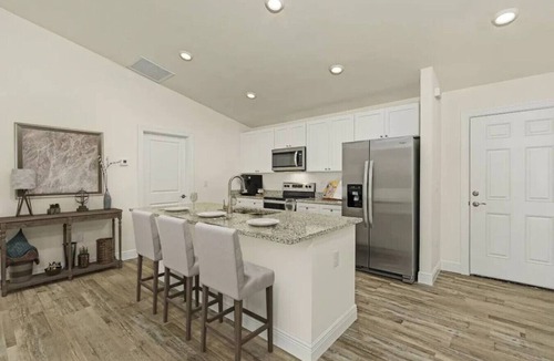 Diplomat House | New W/Heated SaltWater Pool! Ideal for 2 Families