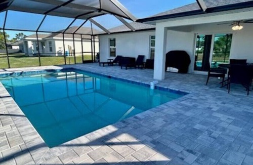 Diplomat House | New W/Heated SaltWater Pool! Ideal for 2 Families