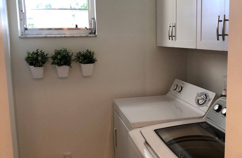 Park Shore Condo | Newly remodeled 1-bedroom condo: A-19