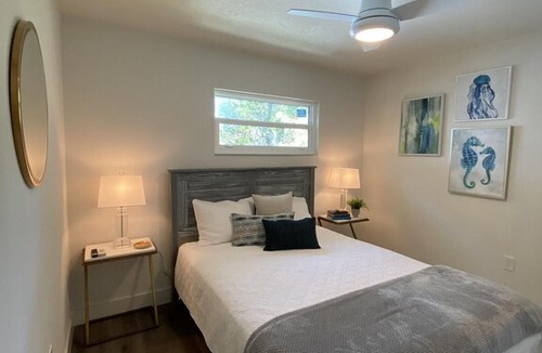 Downtown Apartment | Newly Renovated 2-Bed Apt with Modern High-End Décor and Finishes. Sleeps 5