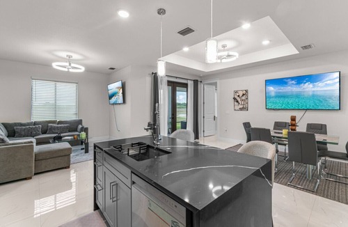 Eisenhower House | Nick House - Lehigh Acres