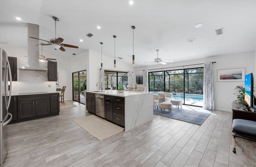 Willoughby Acres House | North Naples oasis near Mercato and beaches with screened private pool & hot tub
