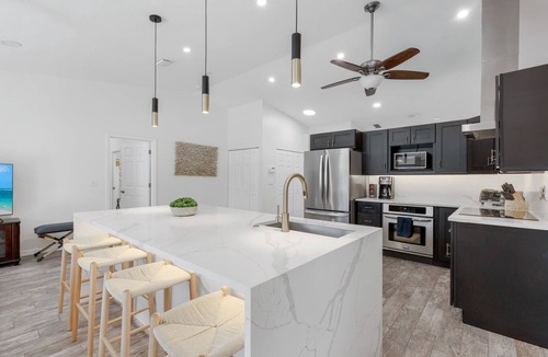 Willoughby Acres House | North Naples oasis near Mercato and beaches with screened private pool & hot tub