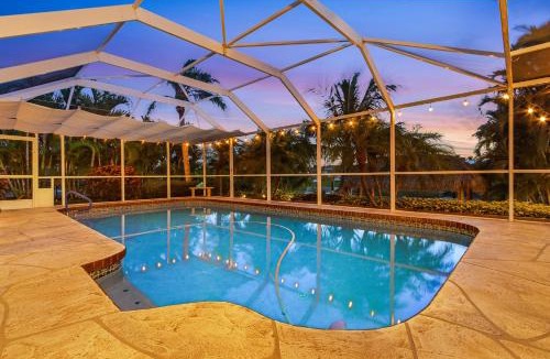 Caloosahatchee House | OH! What a Villa - Sunsets, Saltwater Pool, Hot tub, Tiki Hut, Dock - Villa Coastal Cottage- Roelens