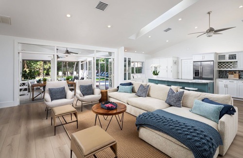 Old Naples House | Olde Naples Beach House. Newly renovated, walk to beach and Four Seasons Resort