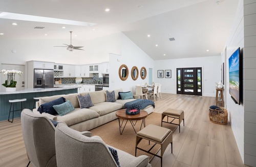 Old Naples House | Olde Naples Beach House. Newly renovated, walk to beach and Four Seasons Resort