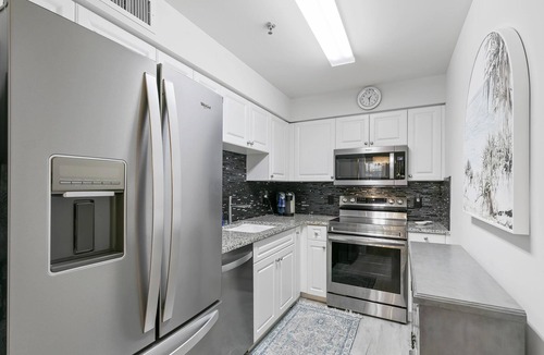 Coquina Sands Condo | Olde Naples Luxe New Reno. Walk to the beach and 12 blocks to 5th Ave