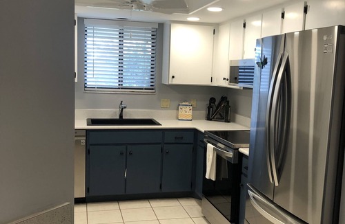 Burnt Store Marina Condo | On the 5th hole, walk in shower, new appliances, restaurants, heated pool.