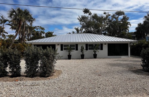 Sanibel House | On The Ground - NO STAIRS - Walk to Beach/Cose to Causeway