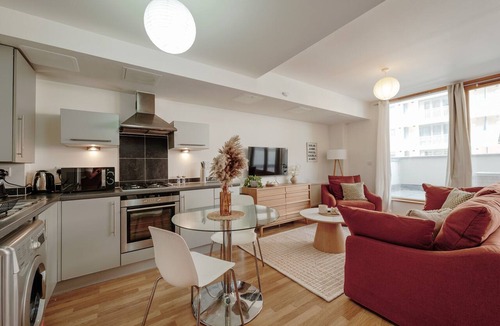 Bristol Floating Harbour Apartment | Open-plan Studio Apartment near Harbourside