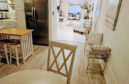 Newtown House | Our Cottage is on Whitaker Bayou minutes from Sarasota Main St. downtown
