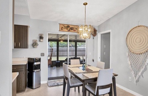 Venice Gardens House | Our Happy Place - super comfortable S Venice home close to beaches, shopping