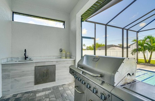 Diplomat House | Outdoor Kitchen Gameroom Pool King Suite
