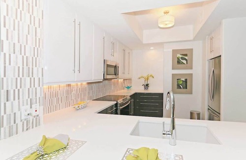 Naples Apartment | Oversized Residence 3BR Near 5th Avenue & Beach
