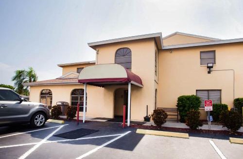 Caloosahatchee Hotel | OYO Waterfront Hotel- Cape Coral Fort Myers, FL