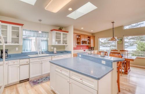 Bayshore House | Pacific Ocean Blue