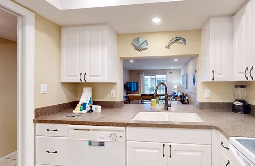 Siesta Key Condo | Palm Bay Club Unit 311 with pools & hot tub - walk 1,500 feet to beach