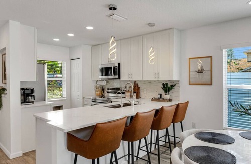 Alta Vista House | Palm Breeze Luxury - Resort Style Pool Home