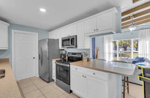 Fort Myers Shores House | Palmetto Boat House - Adorable 2-bedroom house with AC in Fort Myers