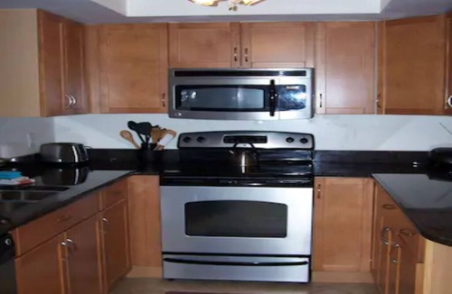 Sarasota Villa | Paradise found! Heated Pool, Tennis Courts, Jacuzzi, Close to Siesta Key Beach