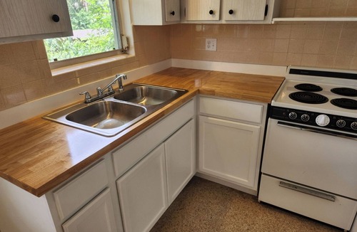 Englewood Apartment | Paradise in the heart of Old Englewood Village