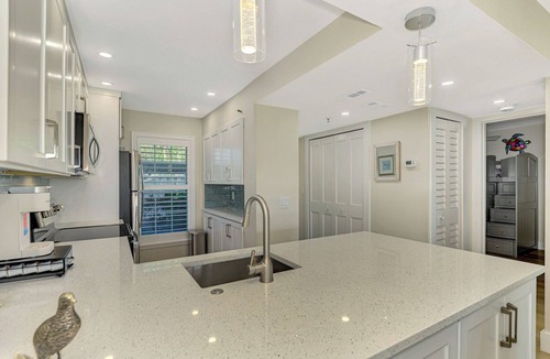 Plantation Condo | Paradise on the Green | Updated ground-floor condo, golf course view
