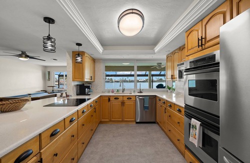 Eight Lakes House | Paradise on the Lake
