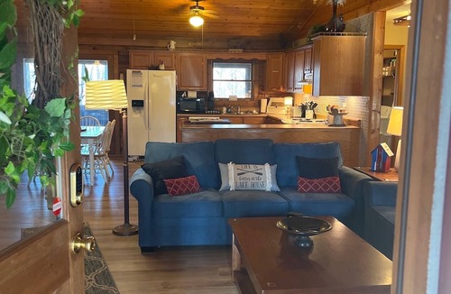 Gumlog Cabin | Peaceful 5-bedroom, 3-bathroom lake front cabin with 2 porches for relaxing.